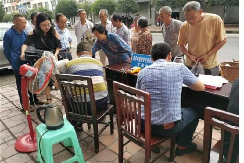 宣漢職業中專學校赴下八鎮開展信息技術咨詢服務，助力精準脫貧攻堅